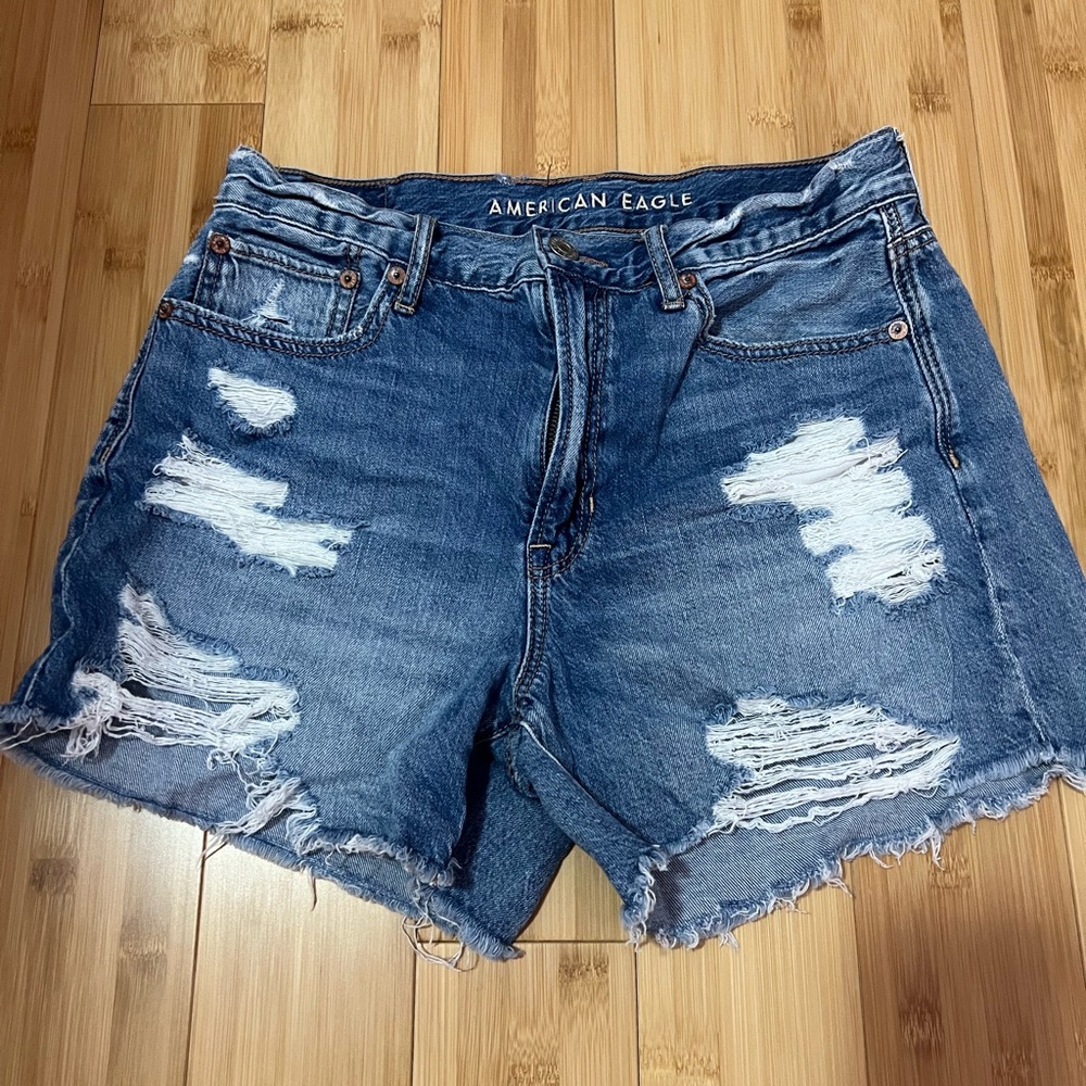 American Eagle 90’s boyfriend shorts